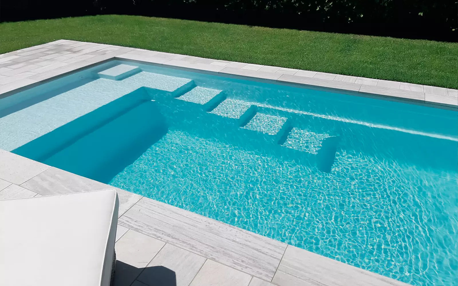 Leisurepools Elite højvandslinje 3,8×8,1-9,1 m, 1,5 m dybde