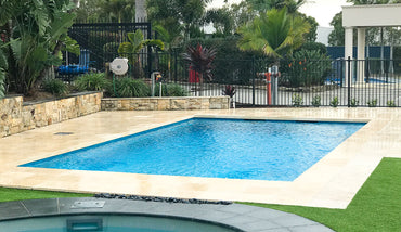Leisurepools Elite højvandslinje 3,8×8,1-9,1 m, 1,5 m dybde